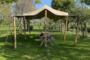 Stretchtent boomgaard Hoefwoning picknick